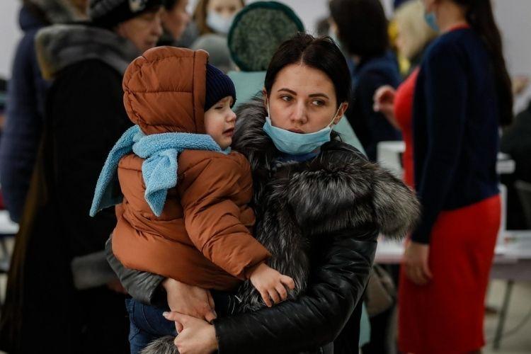 guerra in ucraina: le madri cuciono sugli abiti dei figli il loro gruppo  sanguigno | globalist