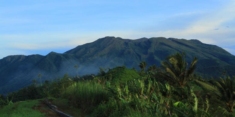 1532162Gunung-Awu780x390.jpg