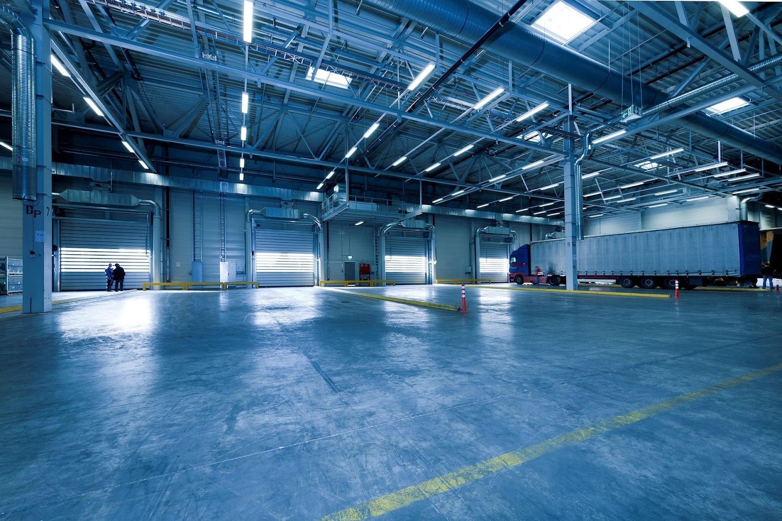 Empty maintenance garage for reefer vans