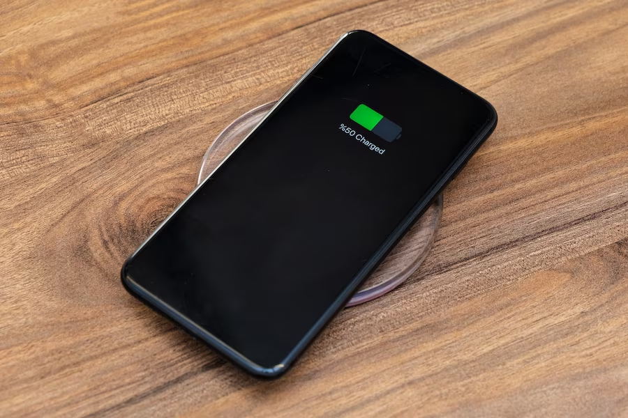 Smartphone battery half-charged and placed on a fast wireless charger