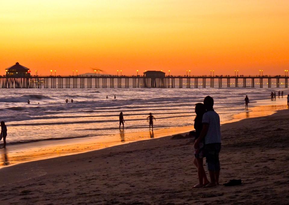 C:\Users\Tam Dinh\Pictures\Ành sunset-in-Huntingtion-Beach-California.jpg