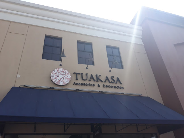 Tuakasa - Tienda de muebles