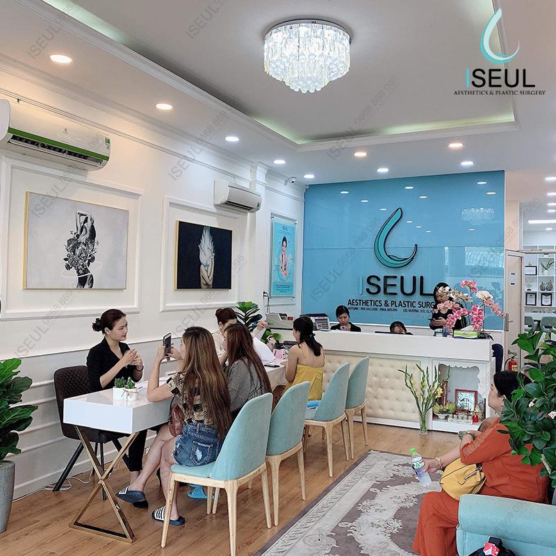 Ảnh có chứa trong nhà, sàn, bàn, trần

Mô tả được tạo tự động
