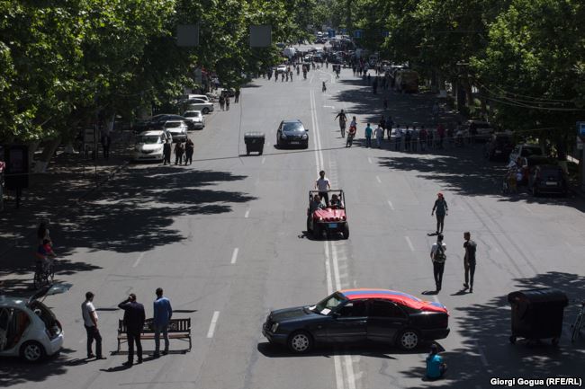 Одна из центральных улиц Еревана, перекрытая протестующими