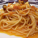 photo of a serving of spaghetti with a little tomato sauce, on a plate