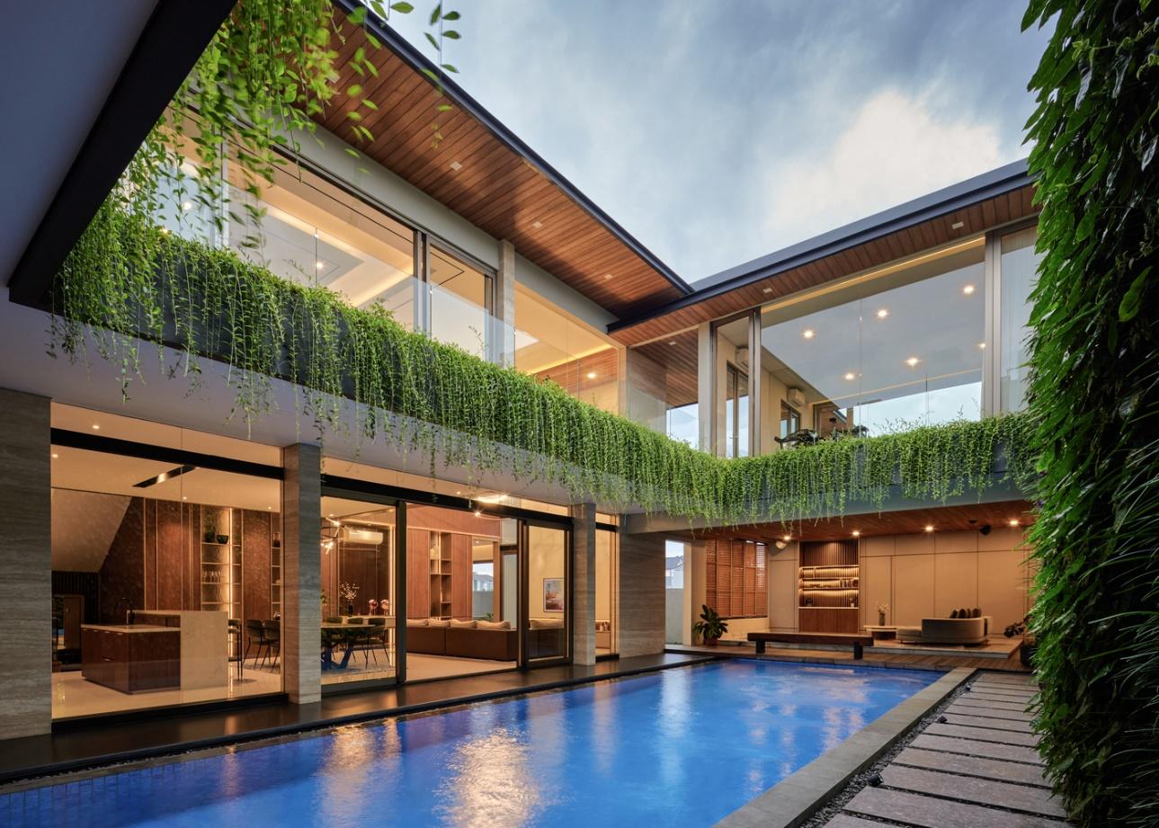 2 Storey Modern House Design with Panoramic Windows