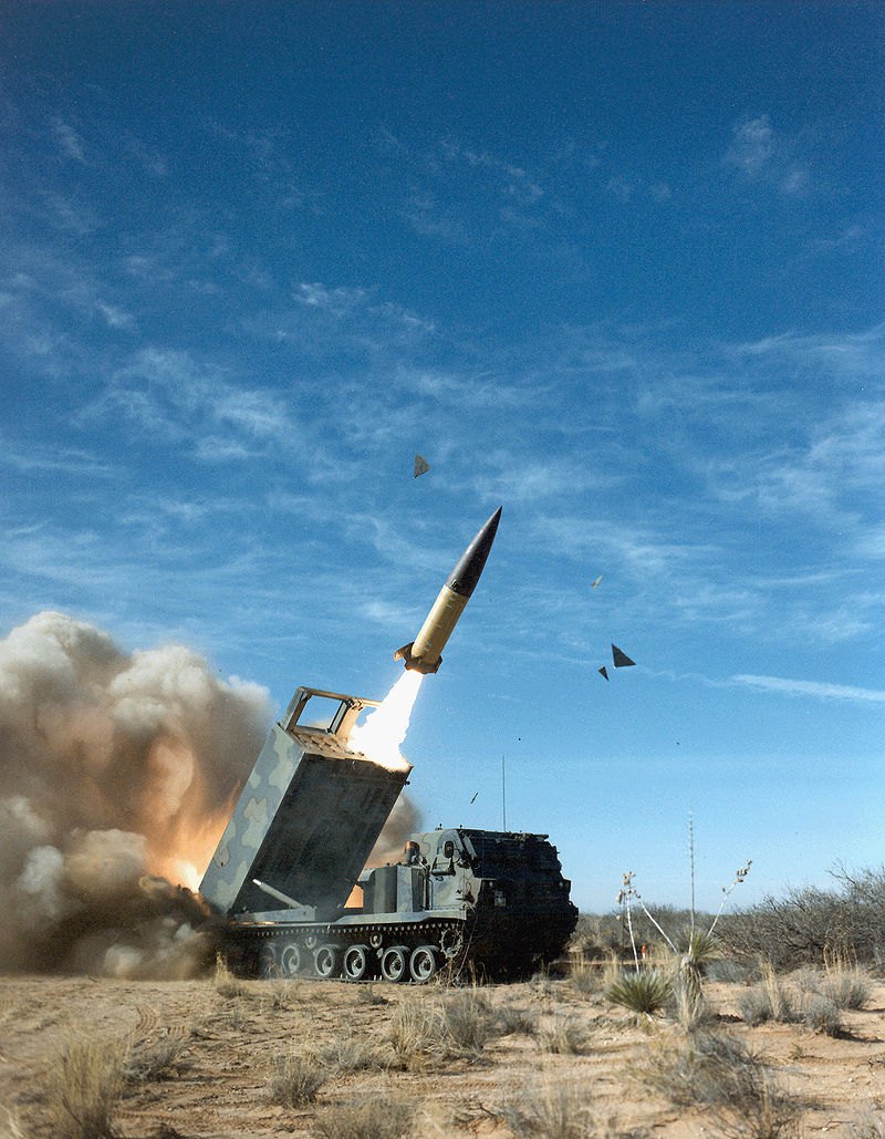 Запуск ракети ATACMS з ПУ M270 MLRS