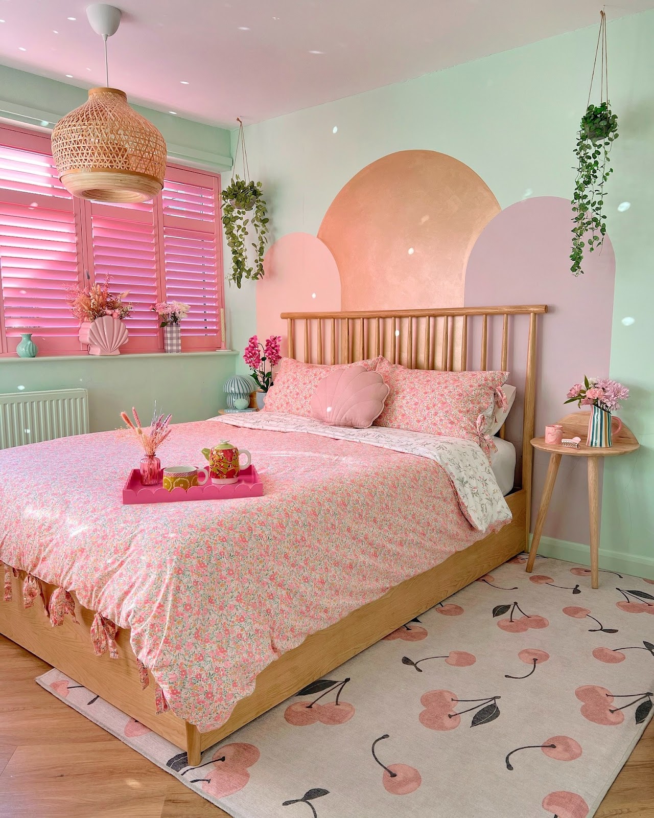 Pastel Theme Modern Bedroom Decor