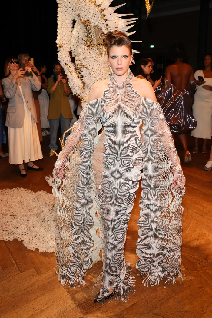 Julia Fox looks gorgeous for the Paris Fashion Week Haute Couture with a patterned dress