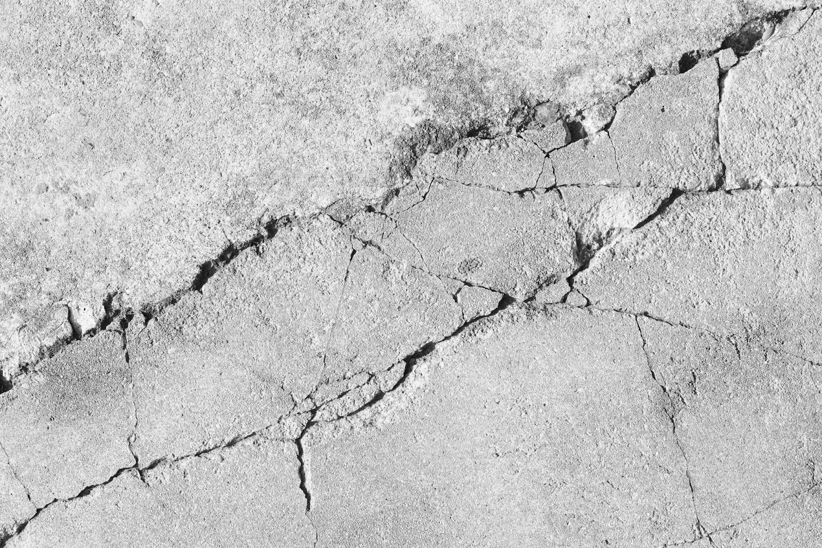 black-white-cracked-floor-textur