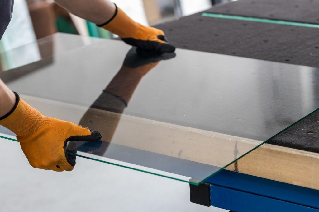 How to Differentiate Plastic, Acrylic and Lexan
