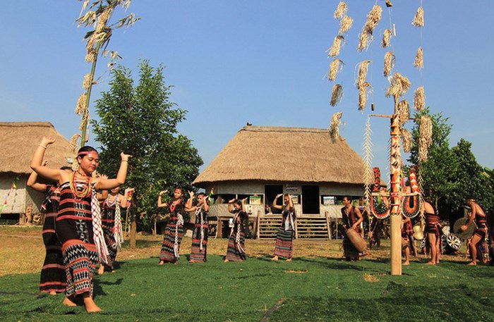 du lịch hà nội, làng văn hóa các dân tộc việt nam, khách sạn hà nội, đặt phòng khách sạn, chúng tôi