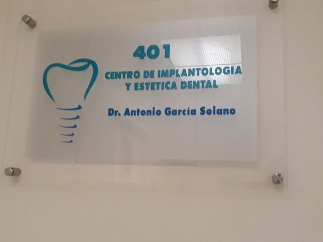 CENTRO DE IMPLANTOLOGIA Y ESTETICA DENTAL