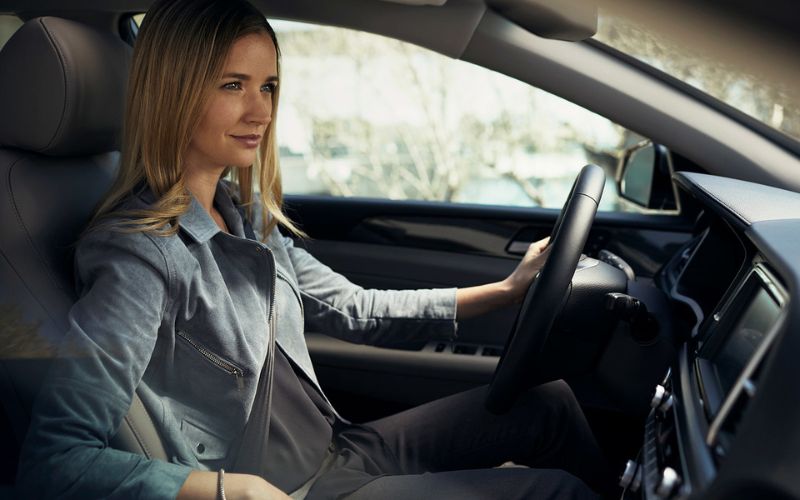 Lý do khiến phụ nữ khó điều khiển tay lái xe oto