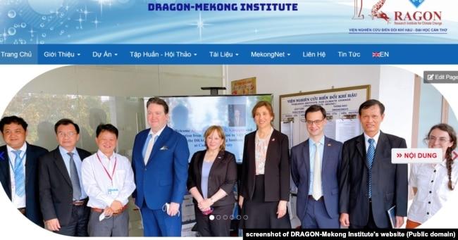 Ông Văn Phạm Đăng Trí, Viện trưởng Viện DRAGON-Mekong (áo sơ mi trắng) tiếp Đại sứ Mỹ Marc Knapper hôm 7/4/2022.