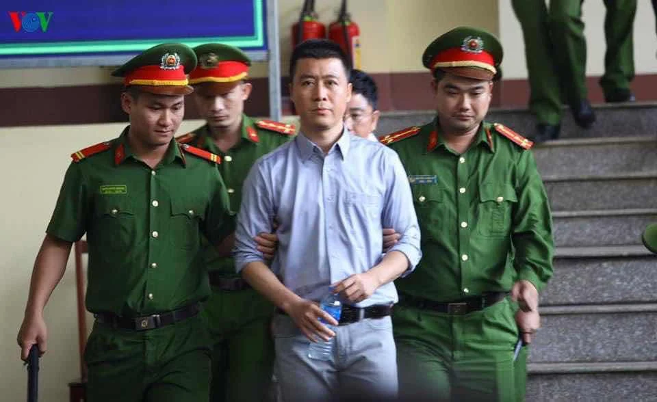 Trang phục hầu tòa