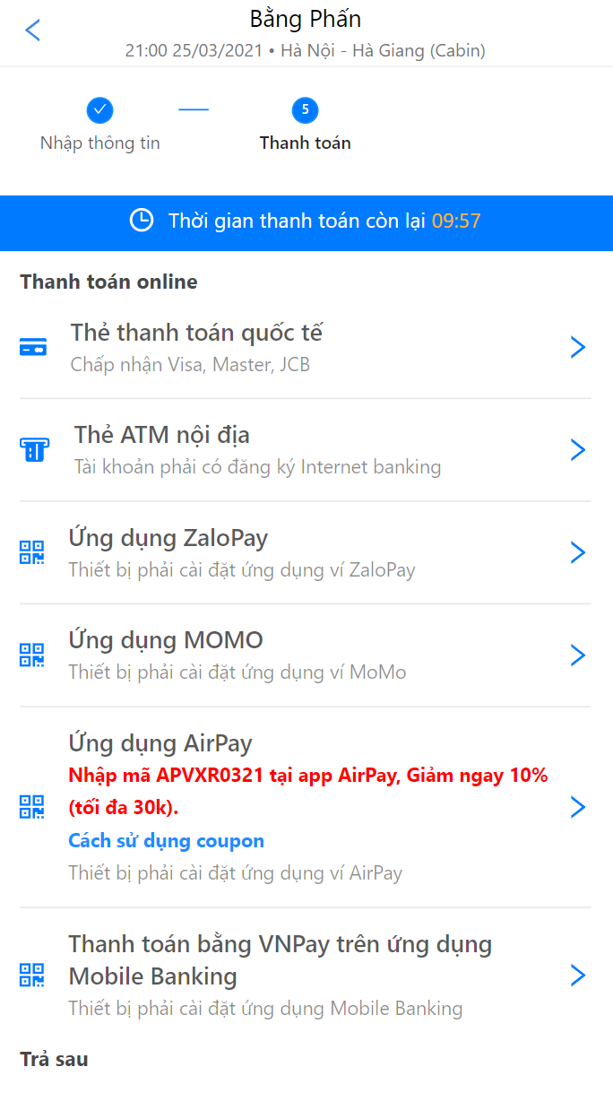 Thanh toán vé và chờ lên xe.