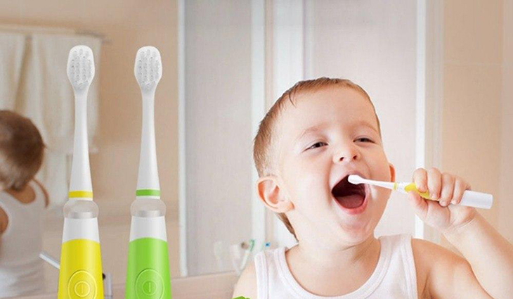 Chăm sóc răng miệng cho trẻ 15 tháng tuổi