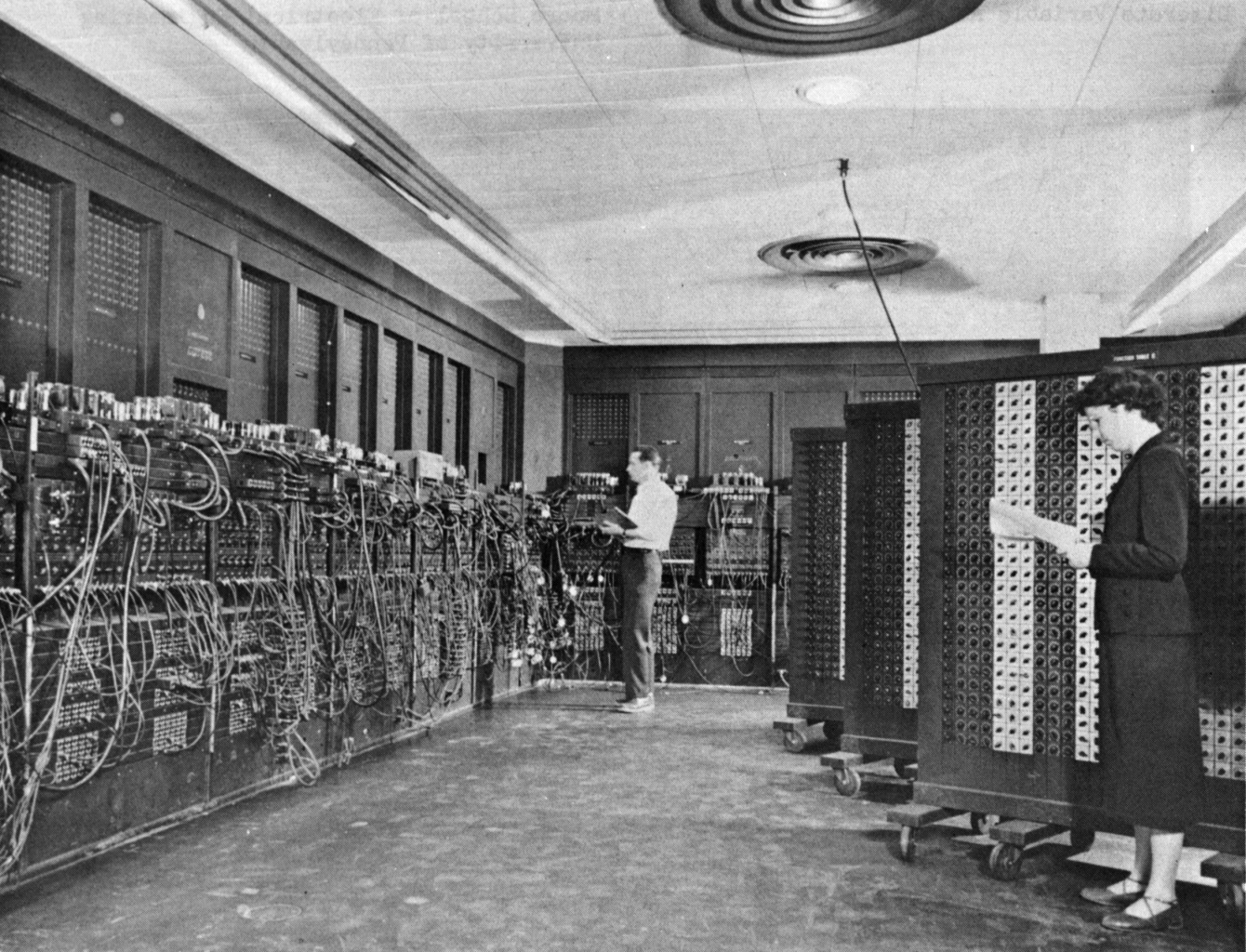 ENIAC (Electronic Numerical Integrator and Computer), 1946