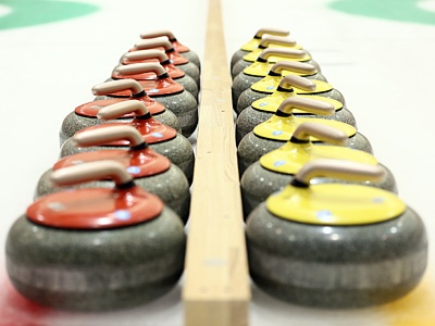 Taruhan curling: dhasar babagan aturan, turnamen utama lan penawaran bookmaker