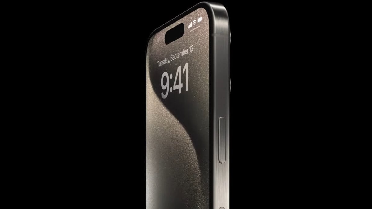 Il vaut mieux en rire », Apple dévoile un adaptateur USB‑C vers Lightning  avec son dernier iPhone 15 - NeozOne