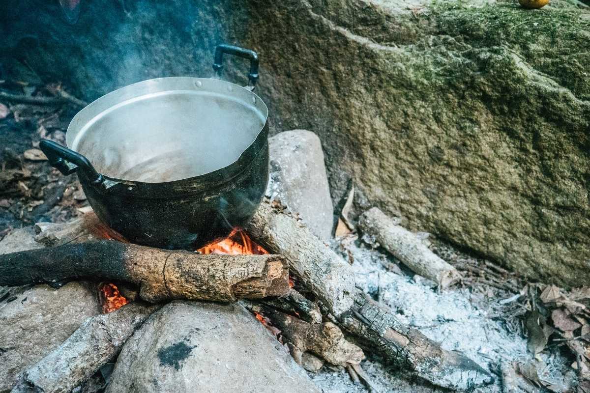 basic tips to finding and cleaning water while on backpack hike