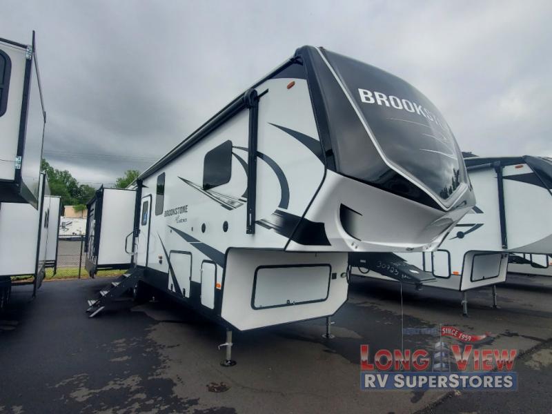 Browse more deals on fifth wheels today at Longview RV Superstores.