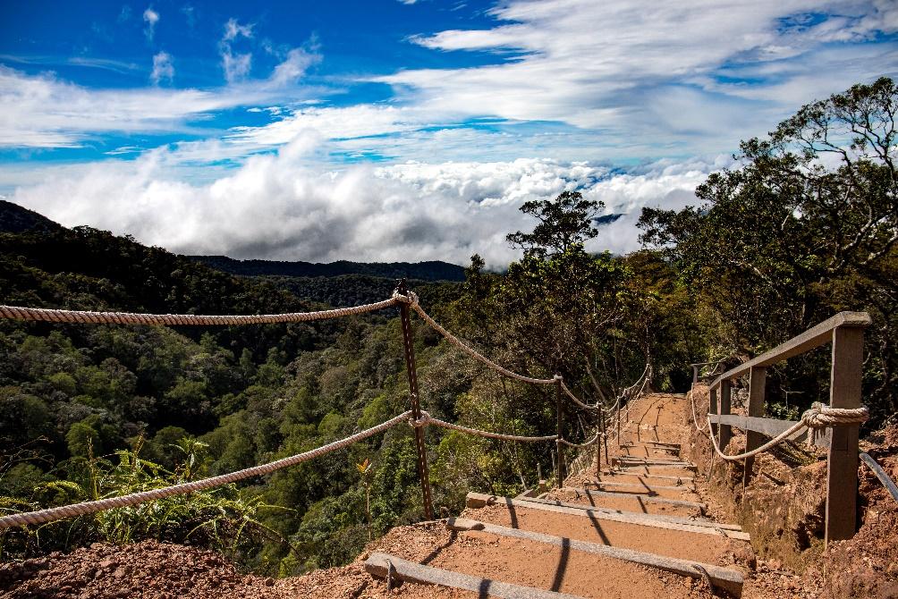 Mount kinabalu street