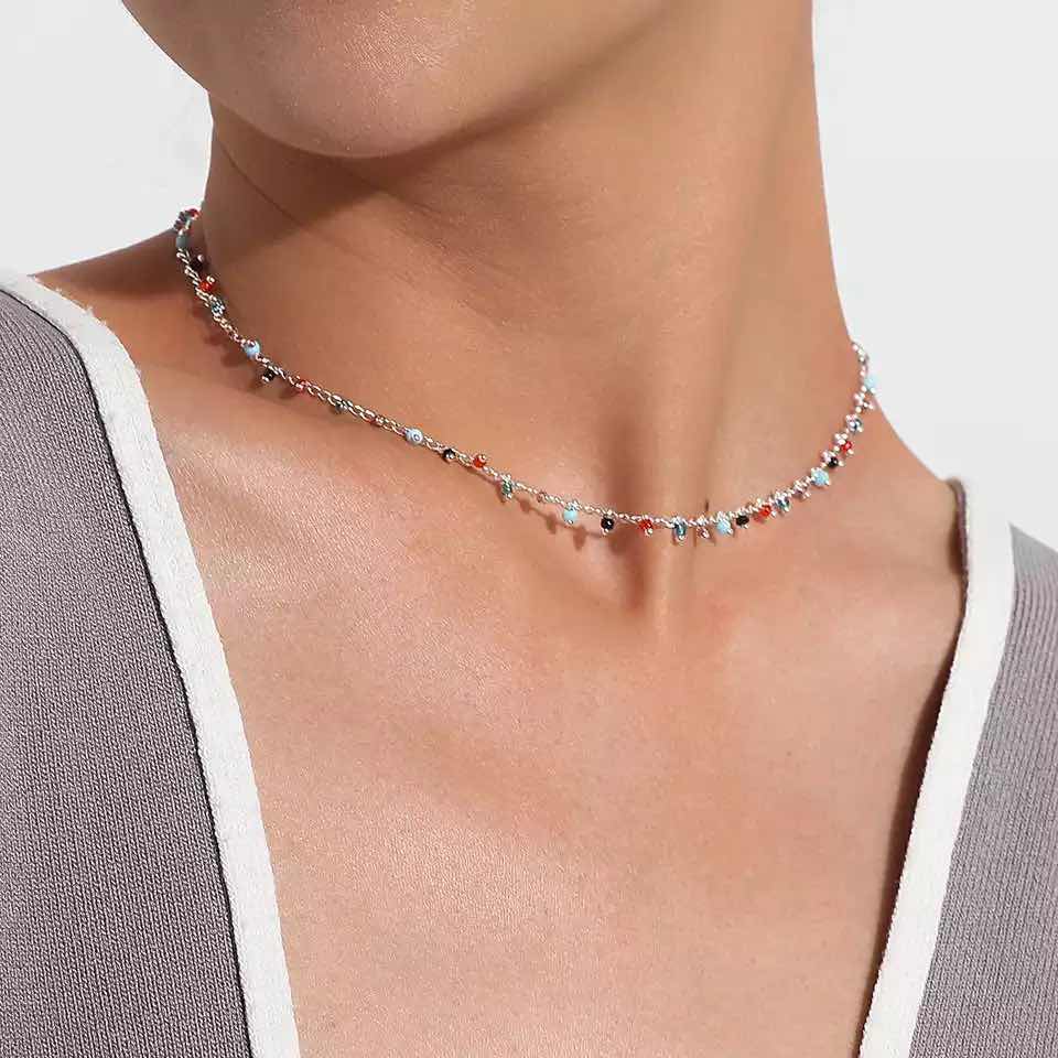 collier ras du cou tendance 2025