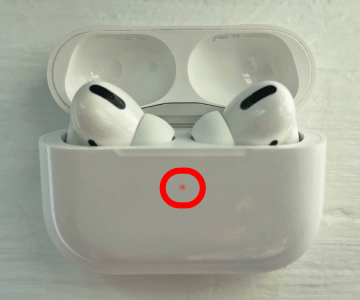 airpods red light