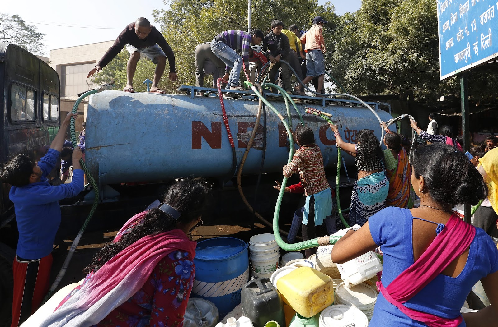 022916 Water Tanker Truck in Delhi.jpg