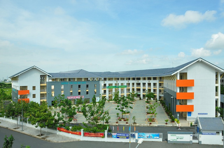 Thiết kế trường học với những khối màu độc đáo 