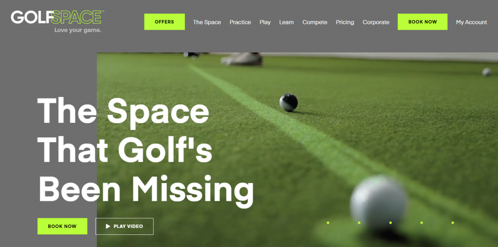 Une capture d'écran du site Web de GolfSpace avec une palette de couleurs grises et jaune-vert.