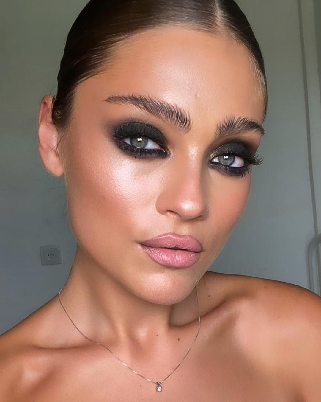 Dramatic Smoky Eyes