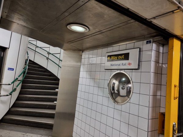 METRO W LONDYNIE - PRZEWODNIK DLA POCZĄTKUJĄCYCH