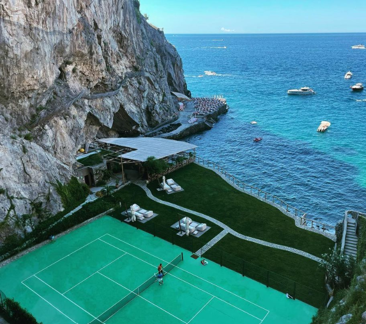 10 Of The World’s Most Beautiful Tennis Courts - DAILY WAFFLE