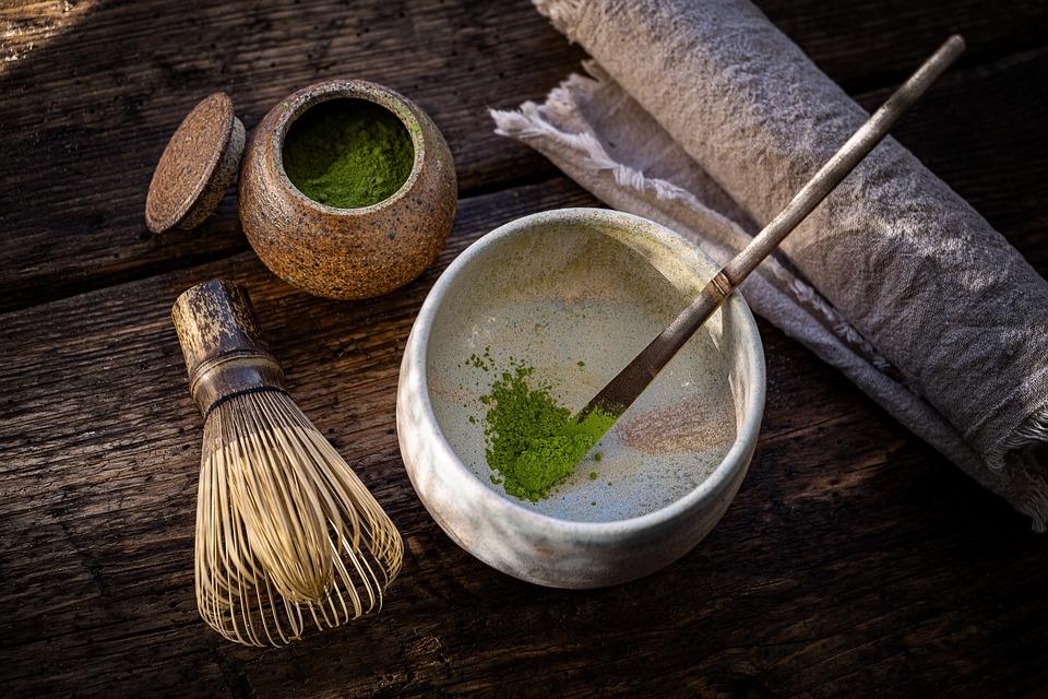 https://pixabay.com/photos/matcha-powder-tea-matcha-whisk-6079526/ 