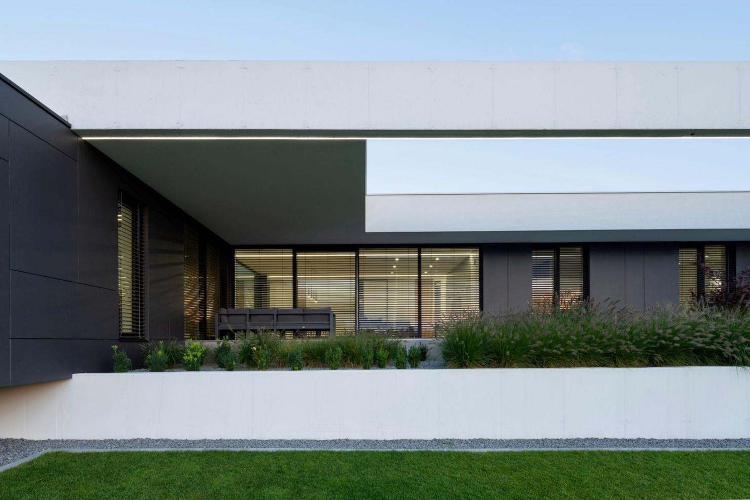 Minimalist concrete house design
