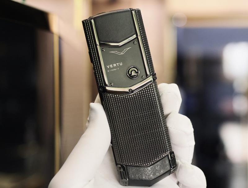 Vertu Signature S Clous De Paris Black Tinh Tế Đến Từng Chi Tiết 