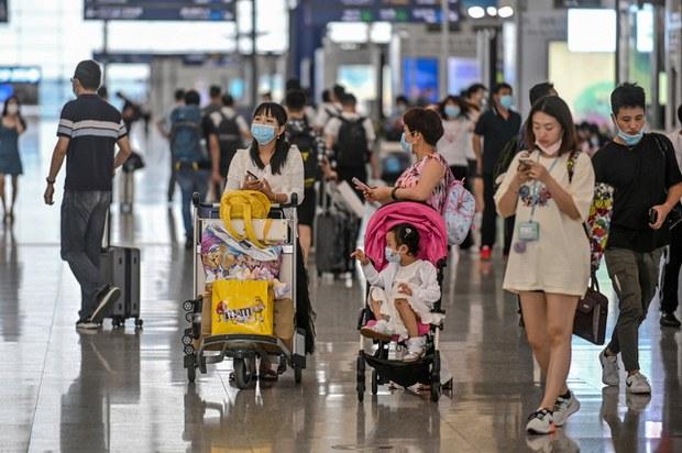上海封城现外逃潮: 移民谘询爆增  "润"学大行其道