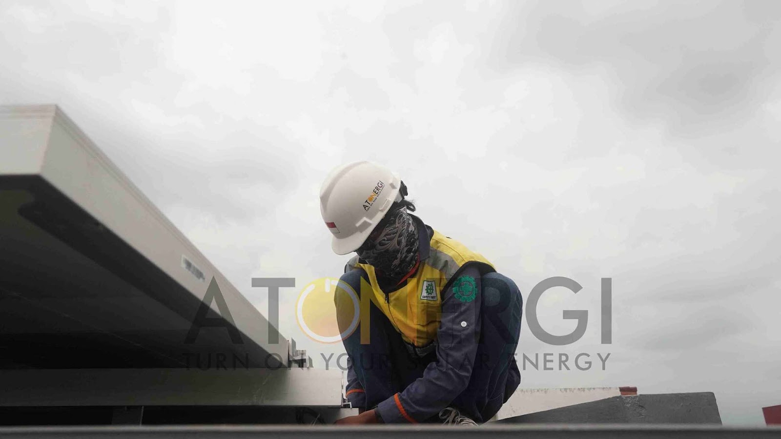 Pabrik Panel Surya Terbesar di Banyuwangi