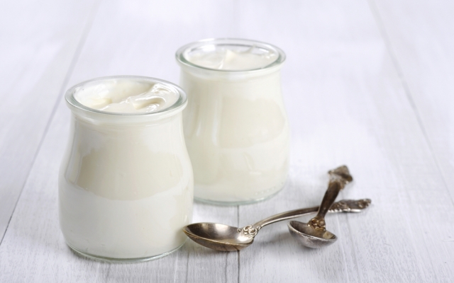 foods to boost natural beauty, yogurt, greek yogurt