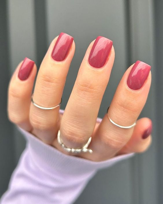 Lady shows off her beautiful red nails 