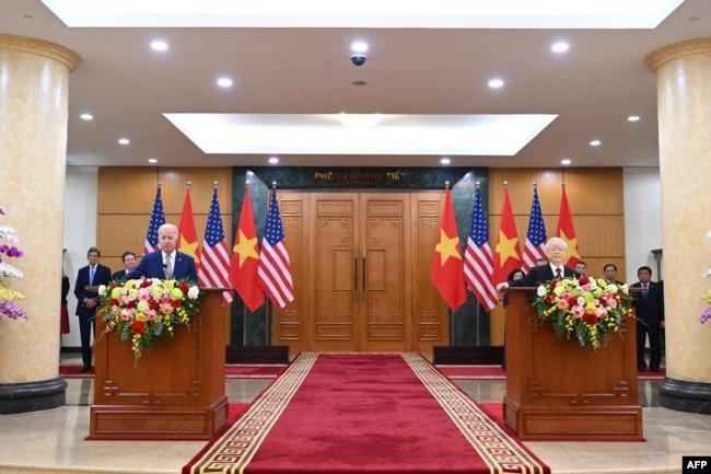 Tổng thống Mỹ Joe Biden và Tổng Bí thư Đảng Cộng sản Việt Nam Nguyễn Phú Trọng tuyên bố nâng cấp quan hệ lên mức cao nhất, Hà Nội, 10/9/2023.