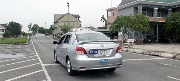 Học lái xe ô tô nhanh nhất bằng cách nào, làm sao để học lái xe cấp tốc hoc lai xe o to nhanh nhat e1504193369886 - Học lái xe ô tô nhanh nhất bằng cách nào, làm sao để học lái xe cấp tốc