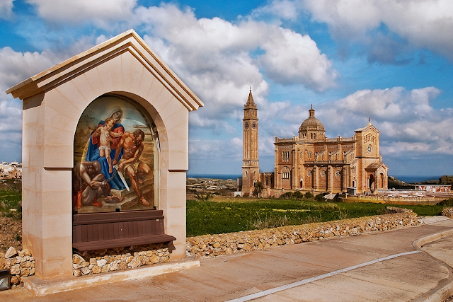 Câu chuyện huyền diệu của Đức Bà Đền thờ Quốc gia Ta’ Pinu ở Gozo