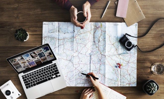 how do travel agents get paid