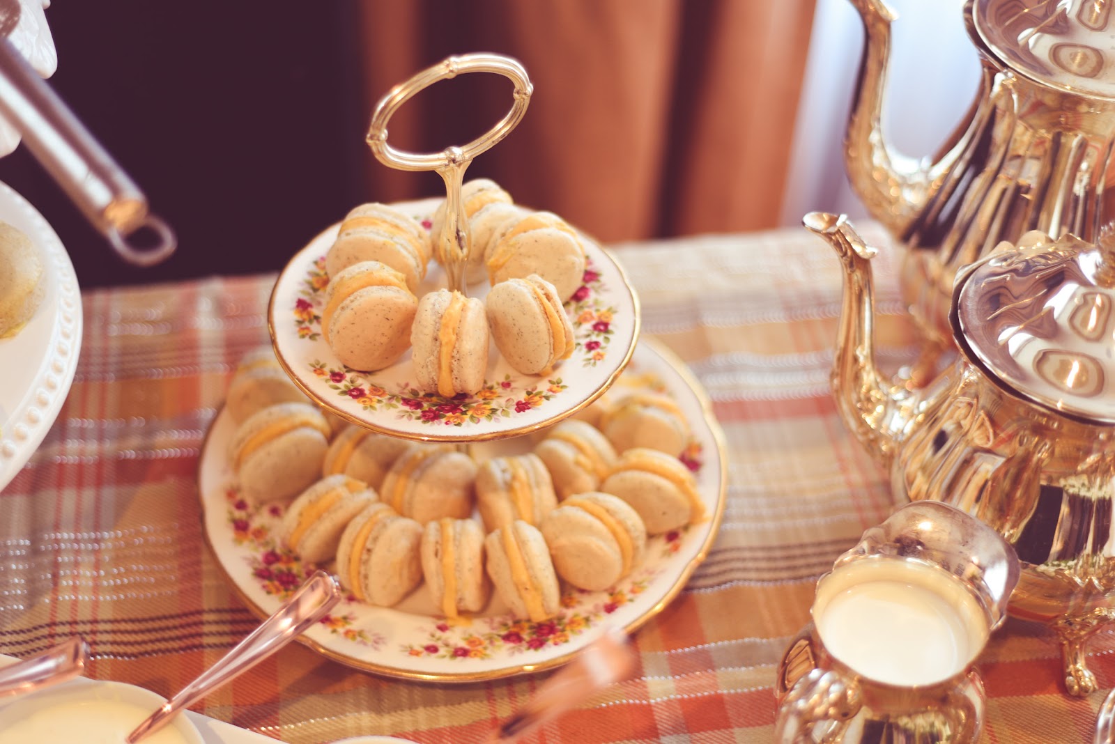 Pumpkin-white-chocolate-macarons-lily-muffins.jpg