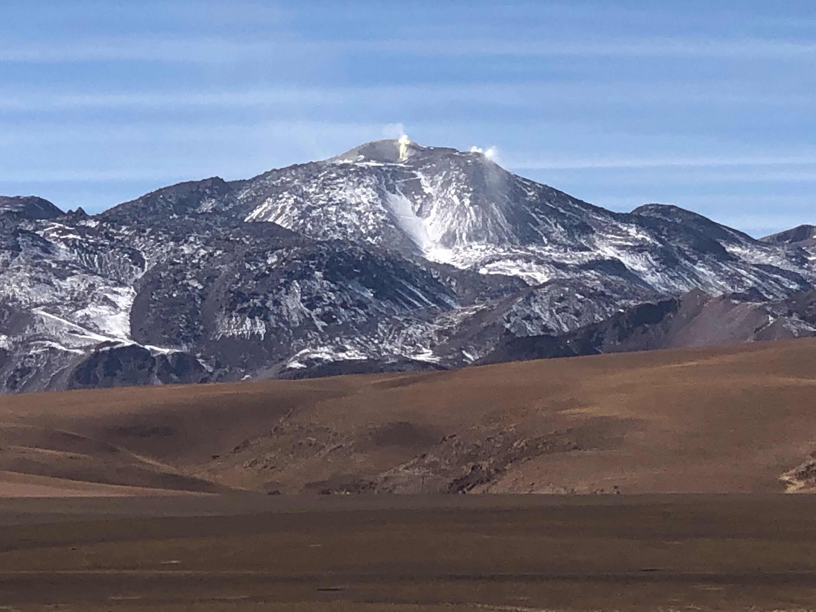 Volcano Putana, in the Atacama Desert,  shows some activity (Source: Palmia Observatory)