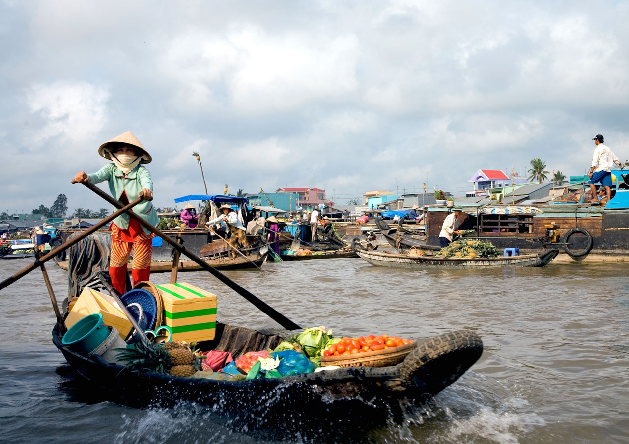 Mekong Delta floating market rower